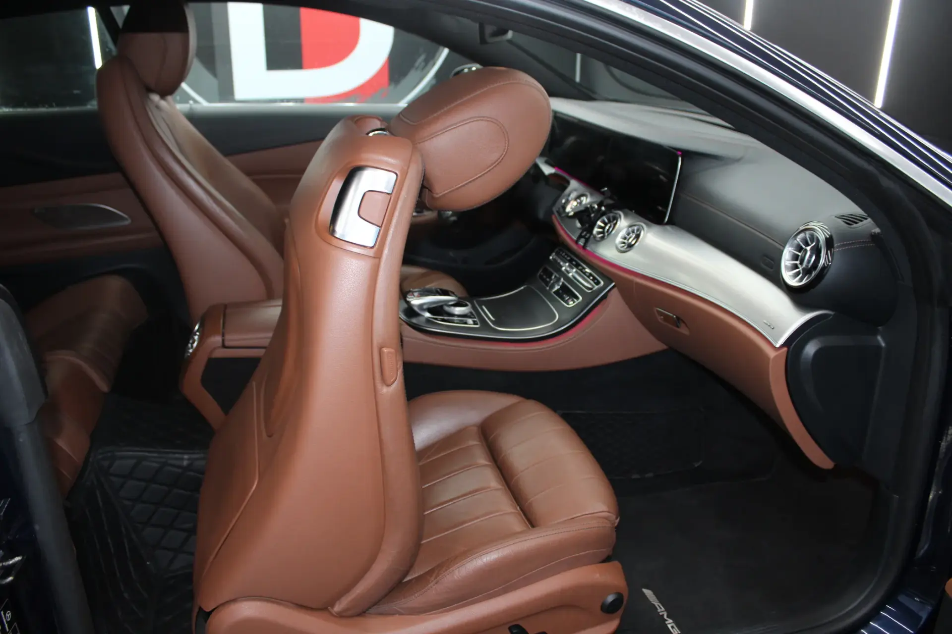 Mercedes-Benz E 220 d AMG Line 38