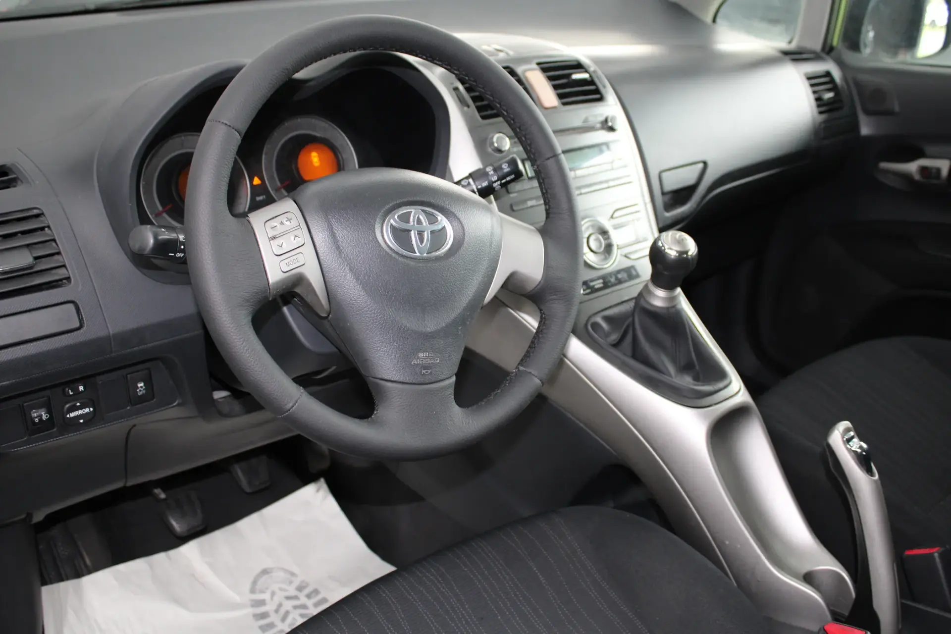Toyota Auris 1.4 D-4D Sol 22