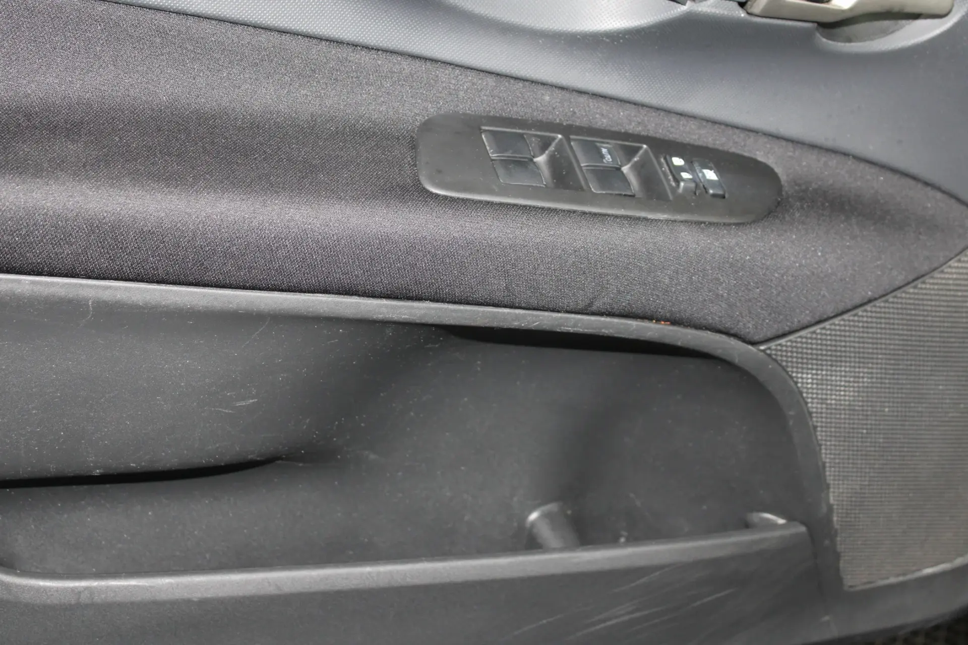 Toyota Auris 1.4 D-4D Sol 24