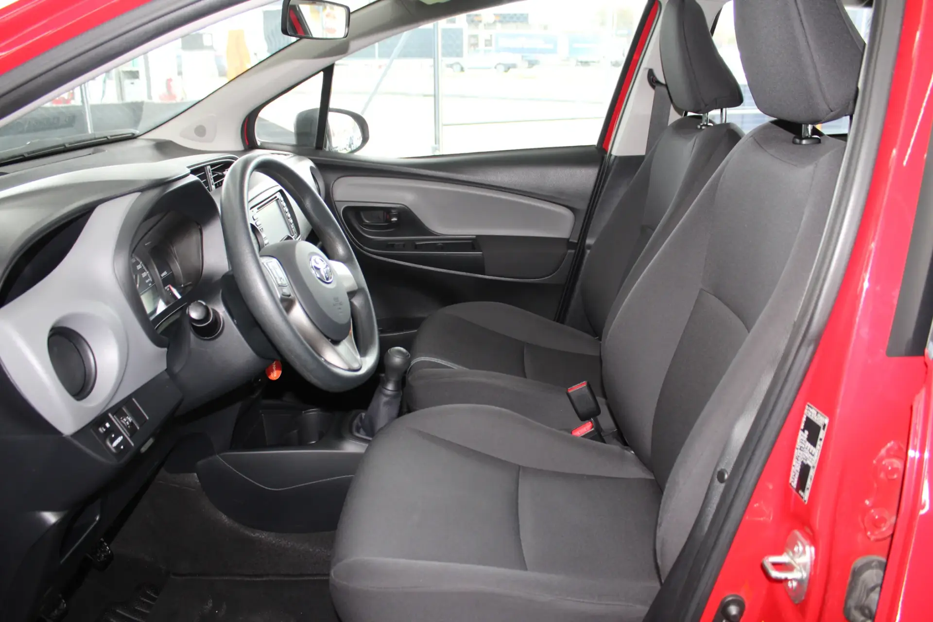 Toyota Yaris 1.0 VVT-i Active 14