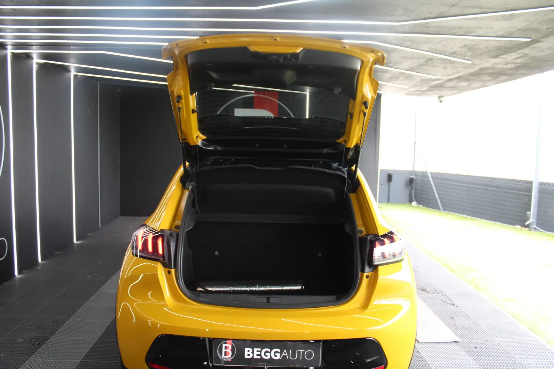 Peugeot 208 1.2 PureTech GT Pack EAT8 12