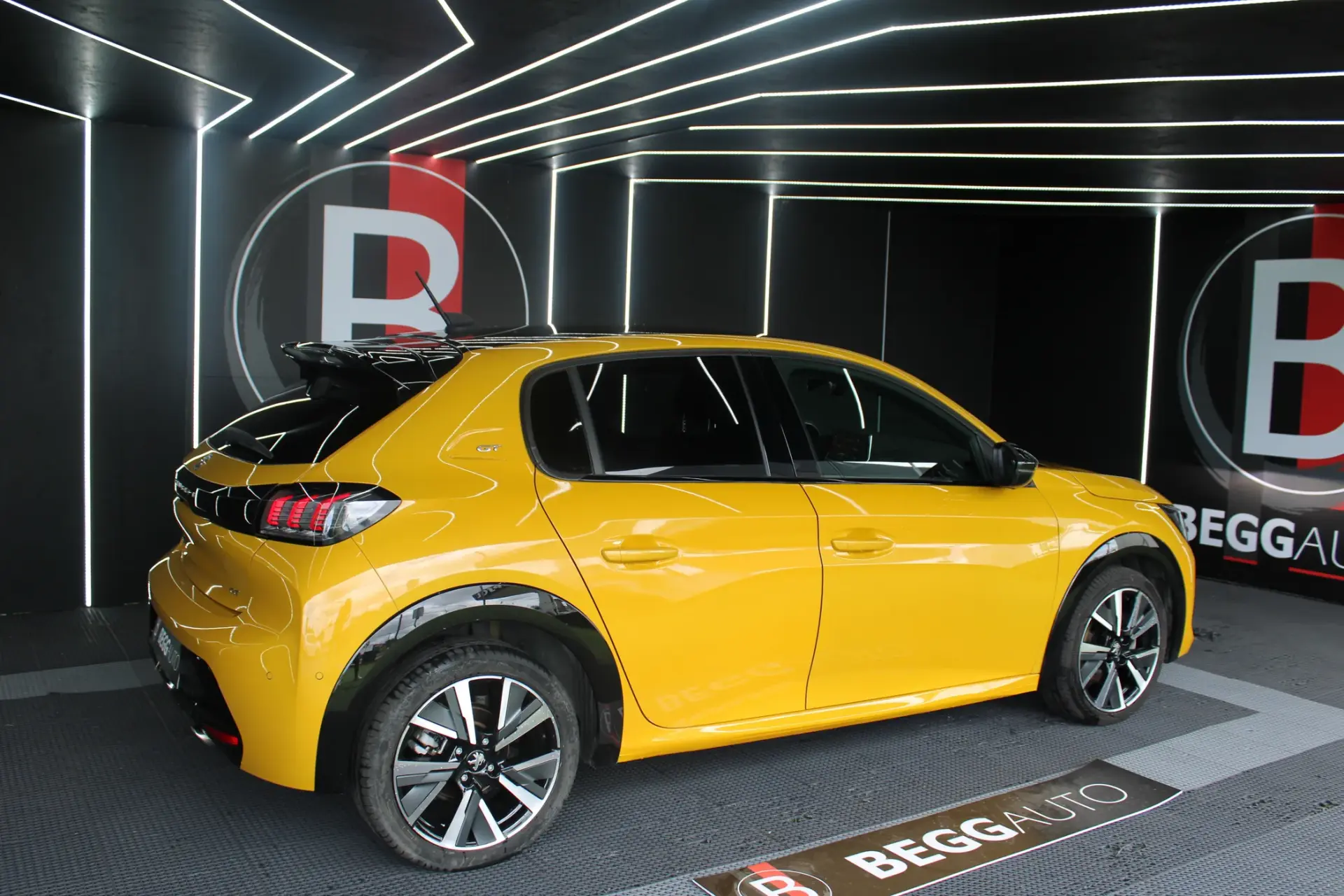 Peugeot 208 1.2 PureTech GT Pack EAT8 13