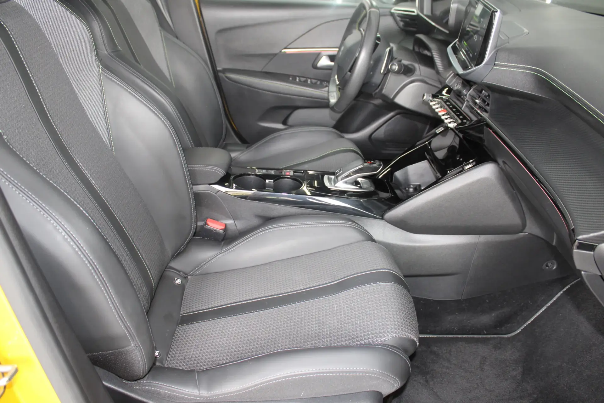 Peugeot 208 1.2 PureTech GT Pack EAT8 28