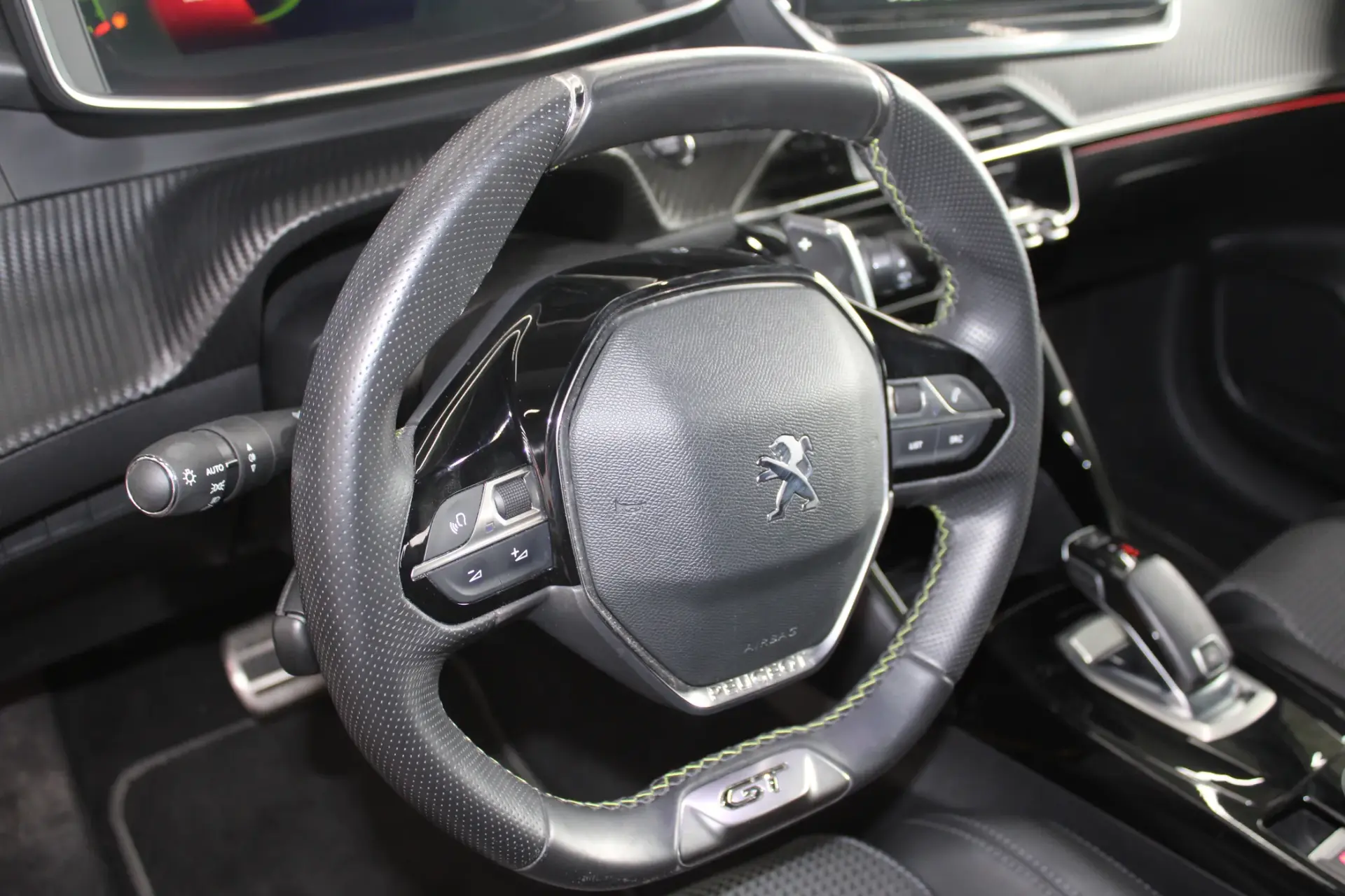 Peugeot 208 1.2 PureTech GT Pack EAT8 32