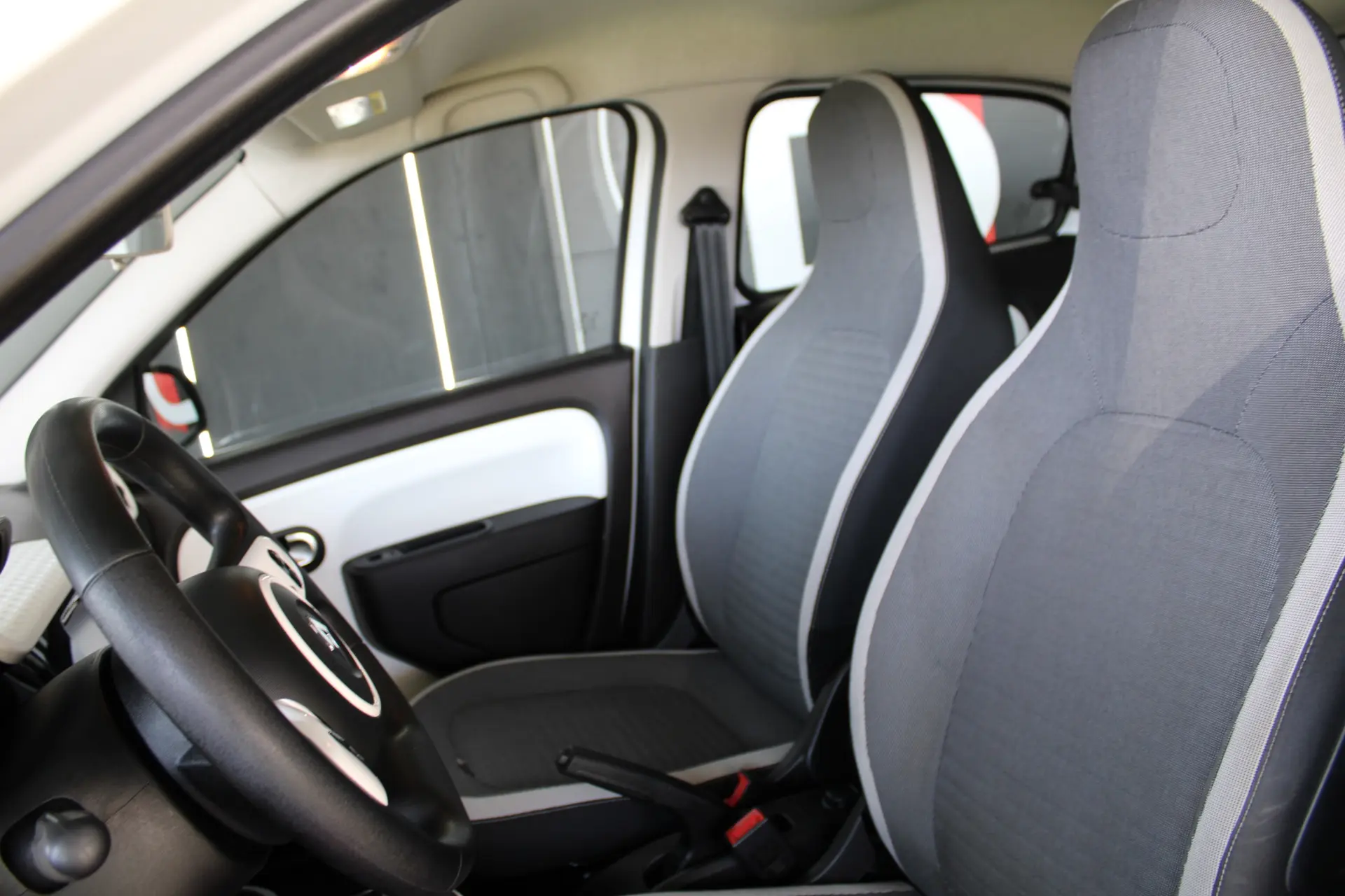 Renault Twingo 1.0 SCe Intens 17