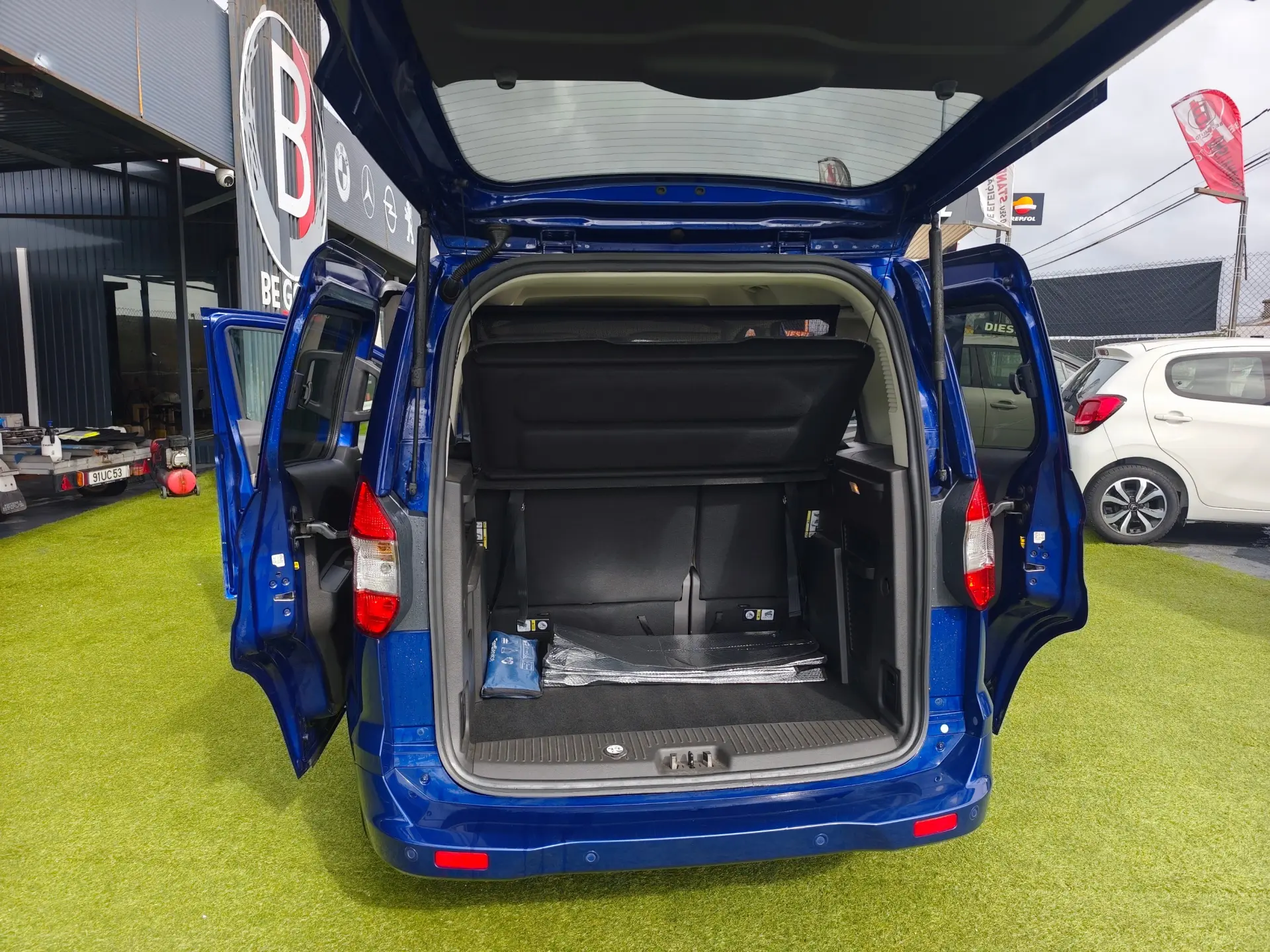 Ford Tourneo Courier 1.0 EcoBoost Titanium 7