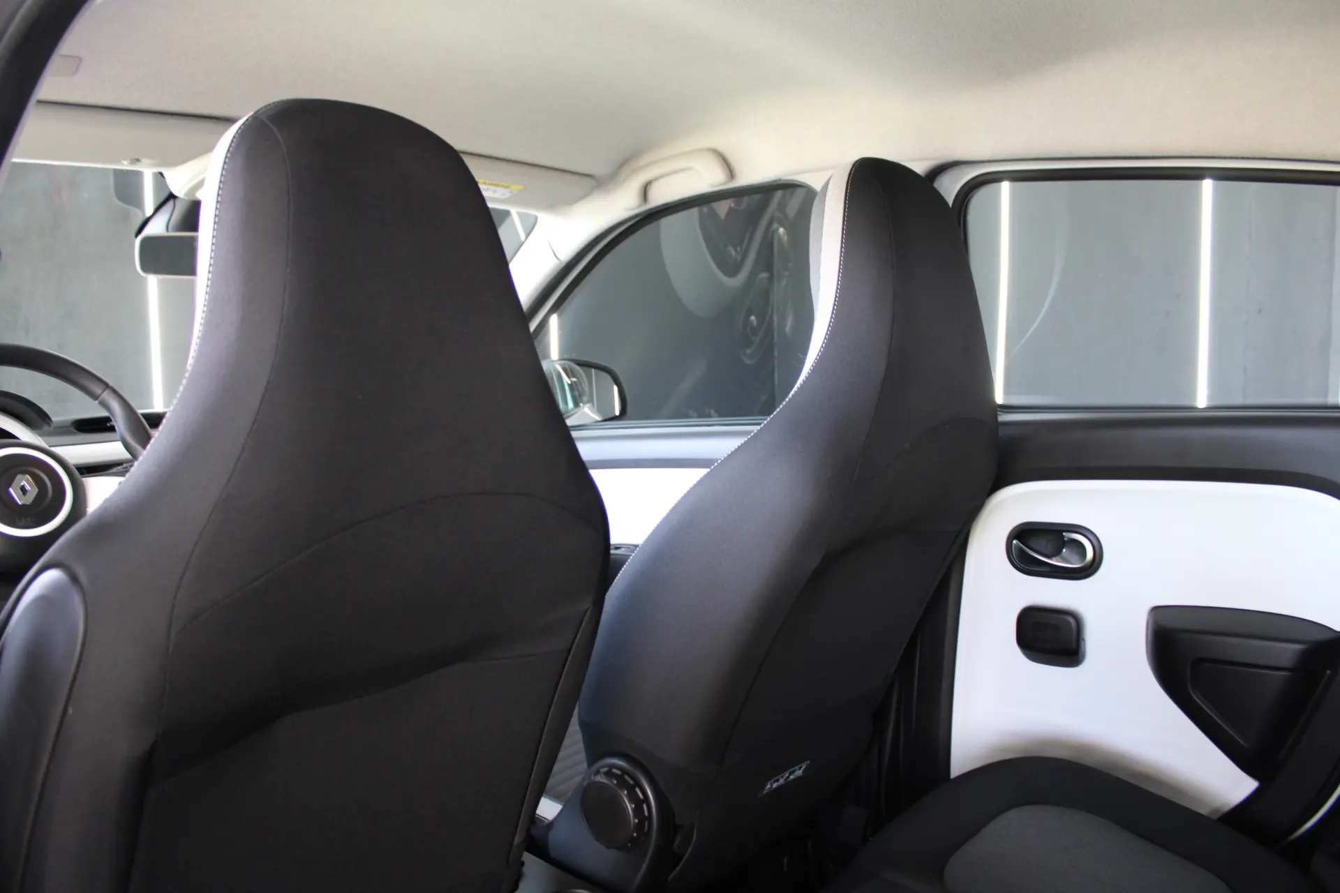 Renault Twingo 1.0 SCe Intens 27
