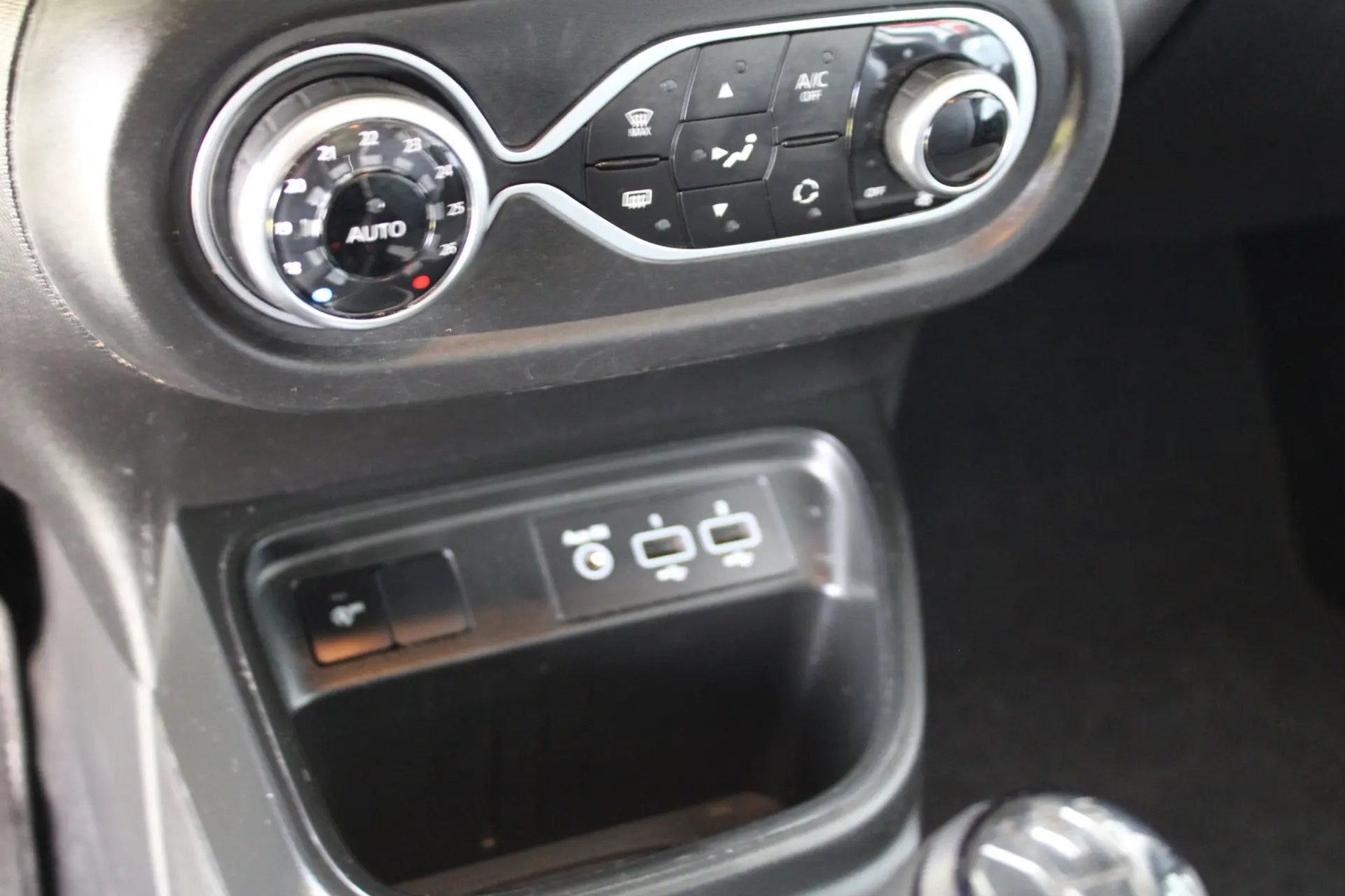 Renault Twingo 1.0 SCe Intens 19