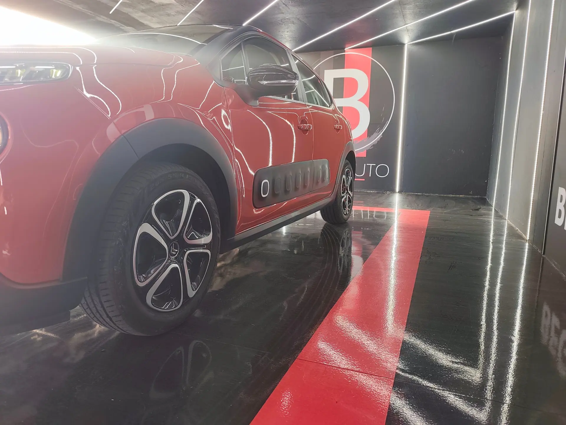 Citroen C3 1.2 PureTech Shine EAT6 17