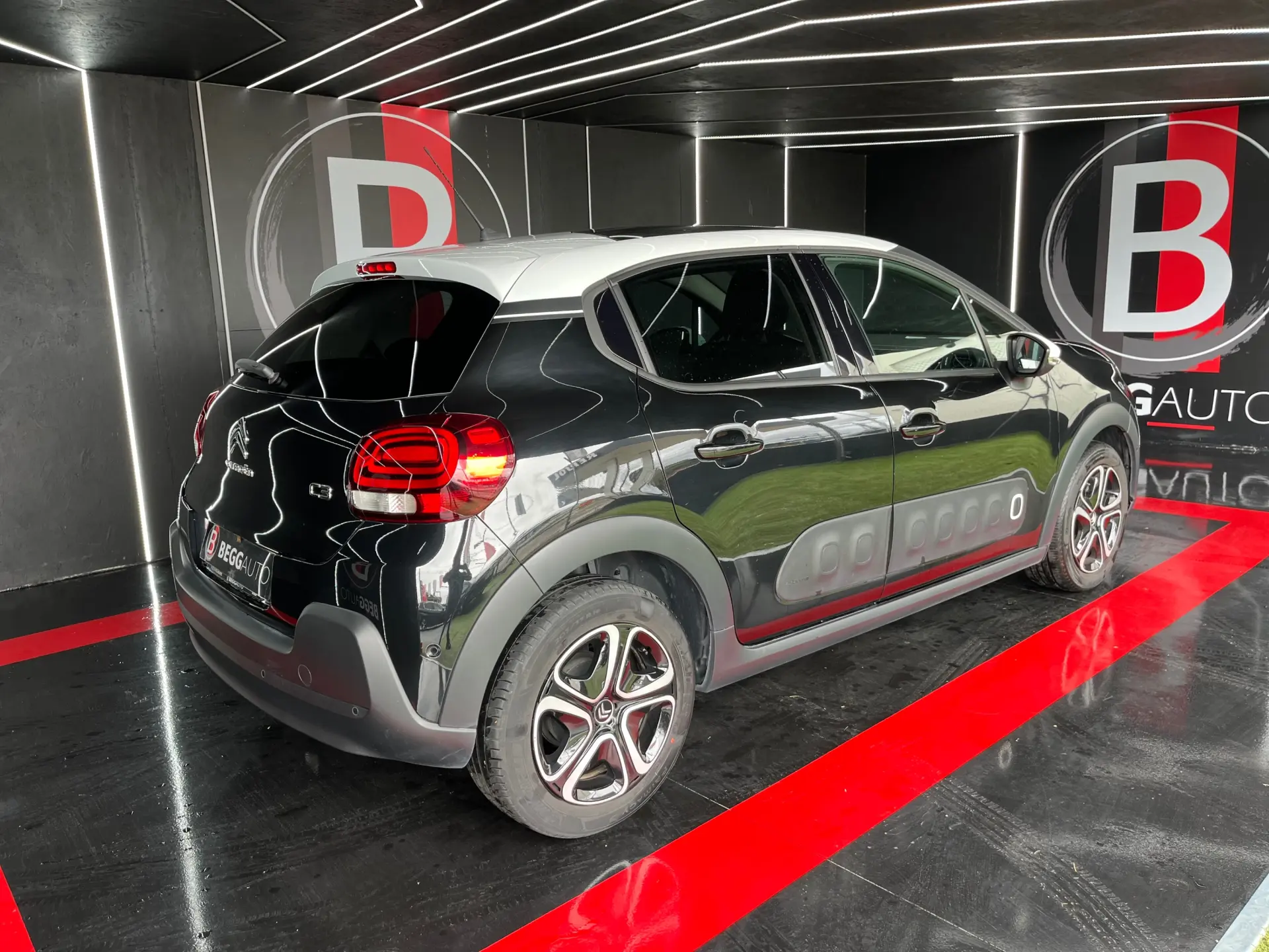 Citroen C3 1.2 PureTech Shine 9