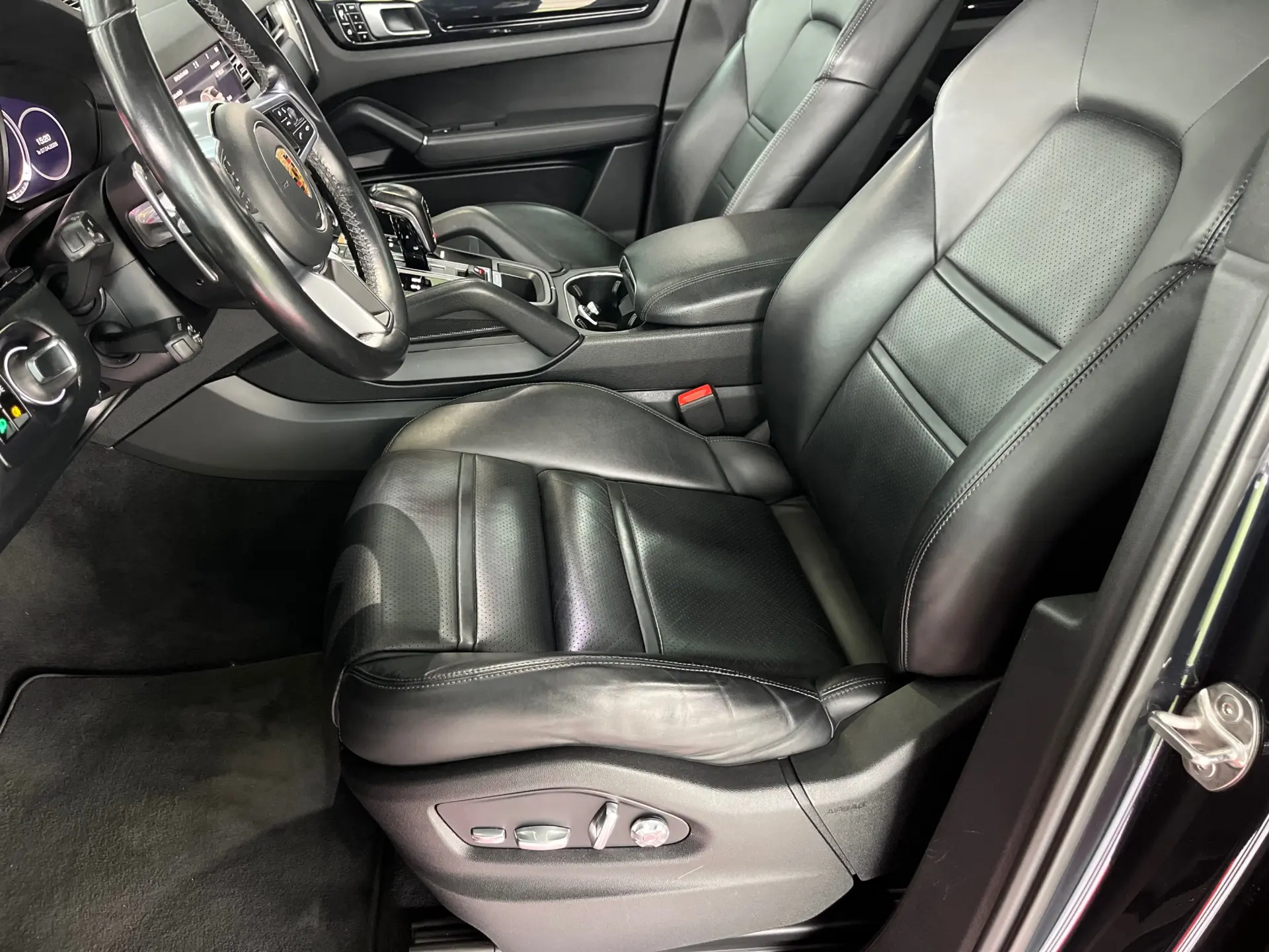 Porsche Cayenne Coupé E-Hybrid 34