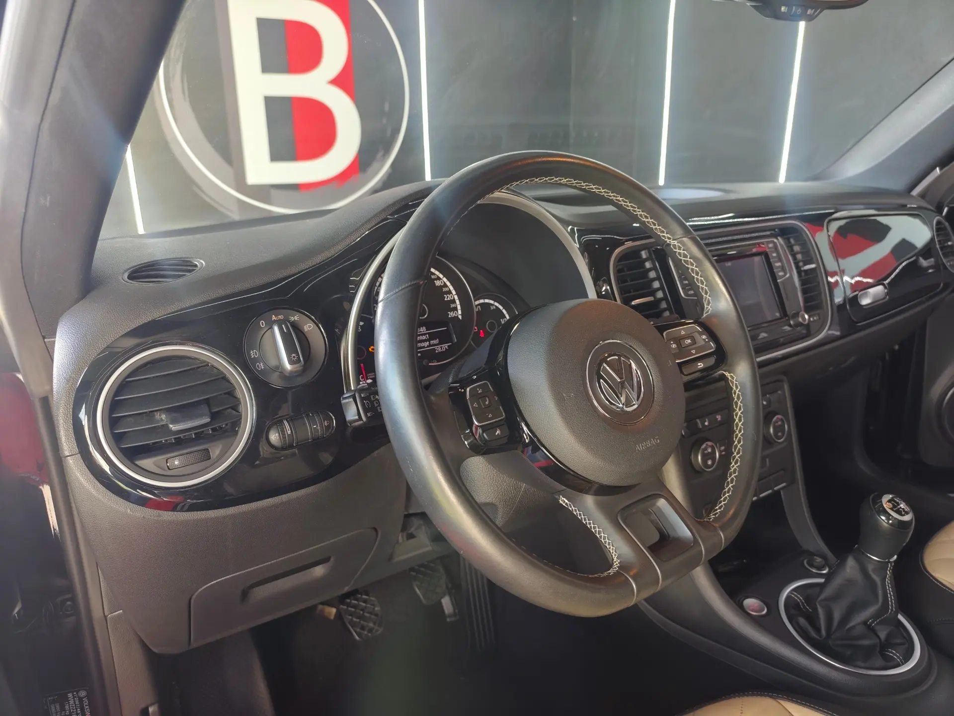 Volkswagen New Beetle Cabriolet ESSENCE 10