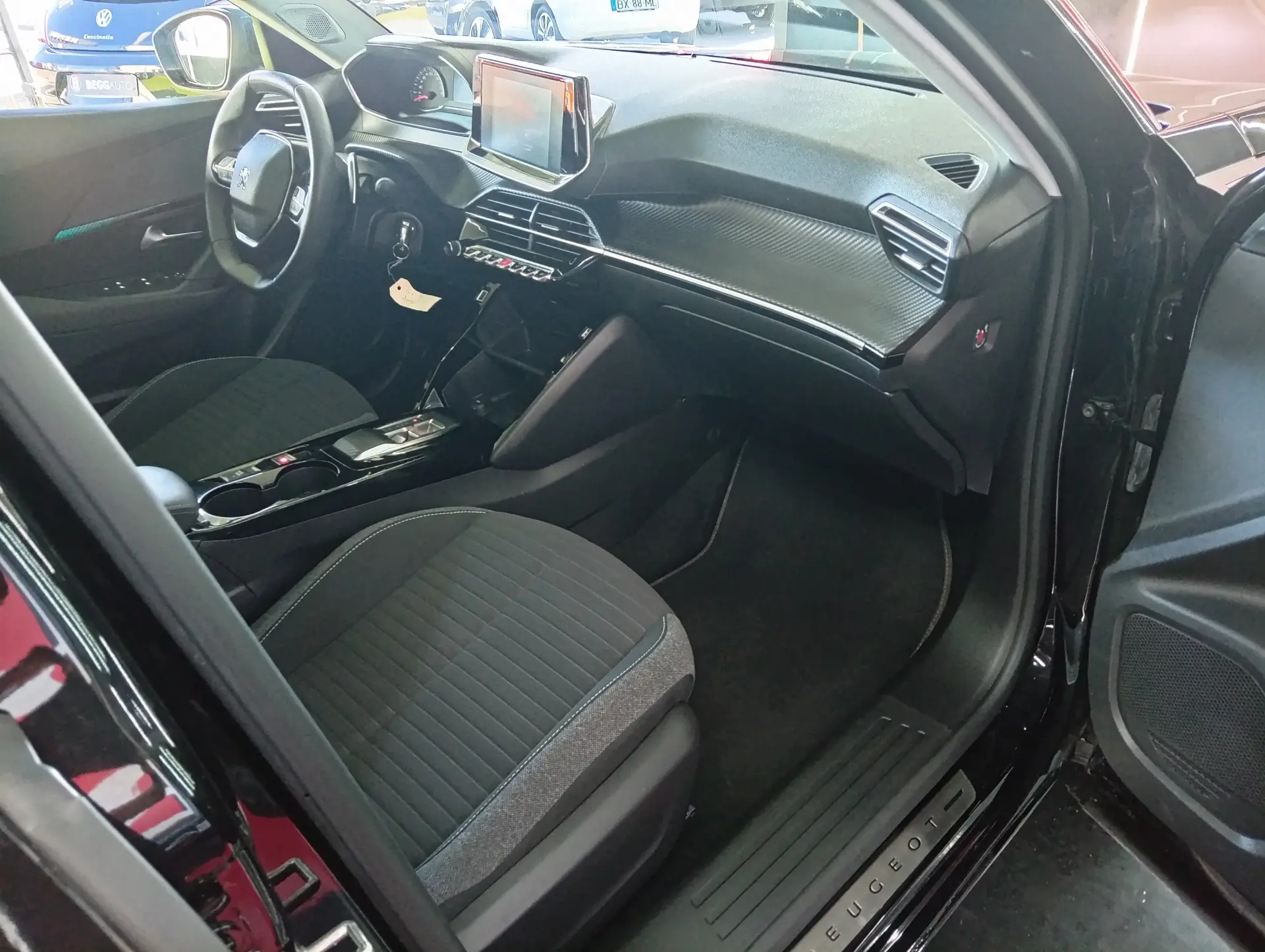 Peugeot 2008 ALLURE 8