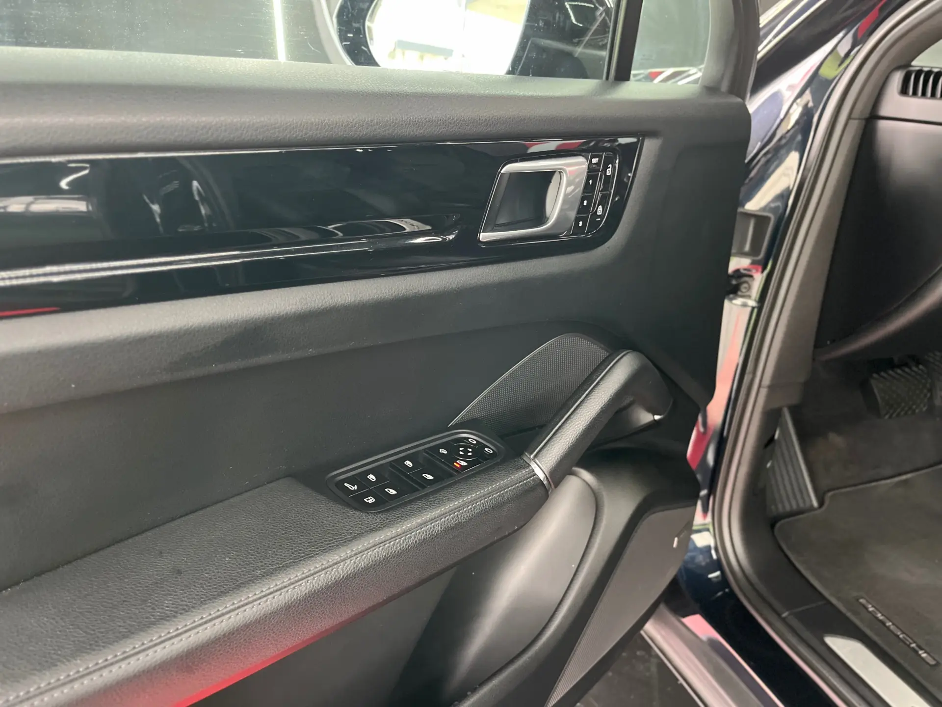 Porsche Cayenne Coupé E-Hybrid 44