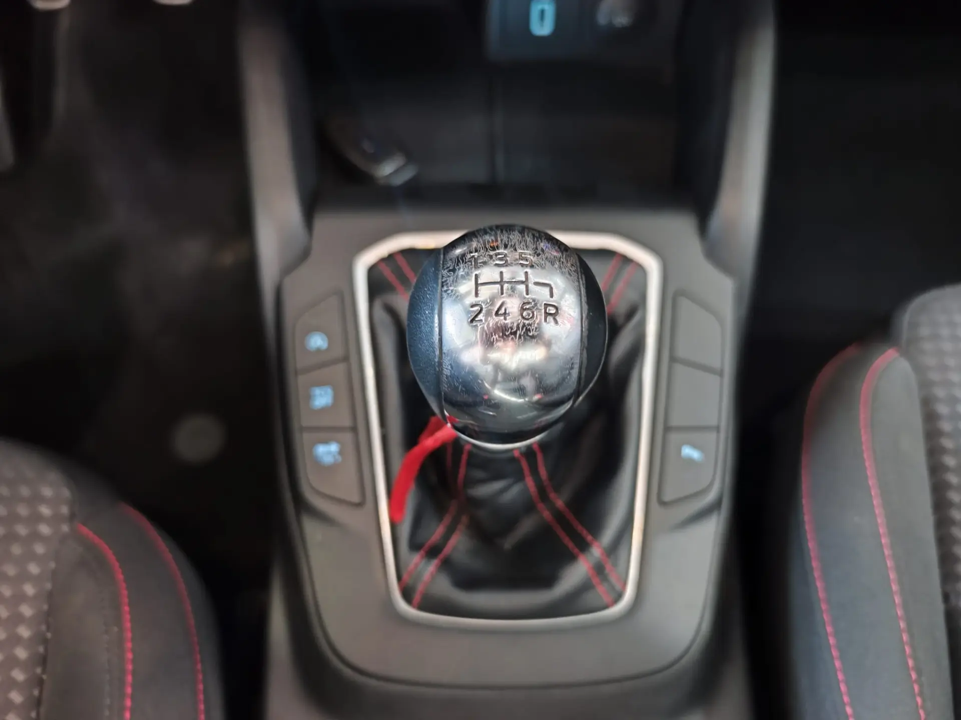 Ford Focus SW 1.0 EcoBoost MHEV ST-Line 14