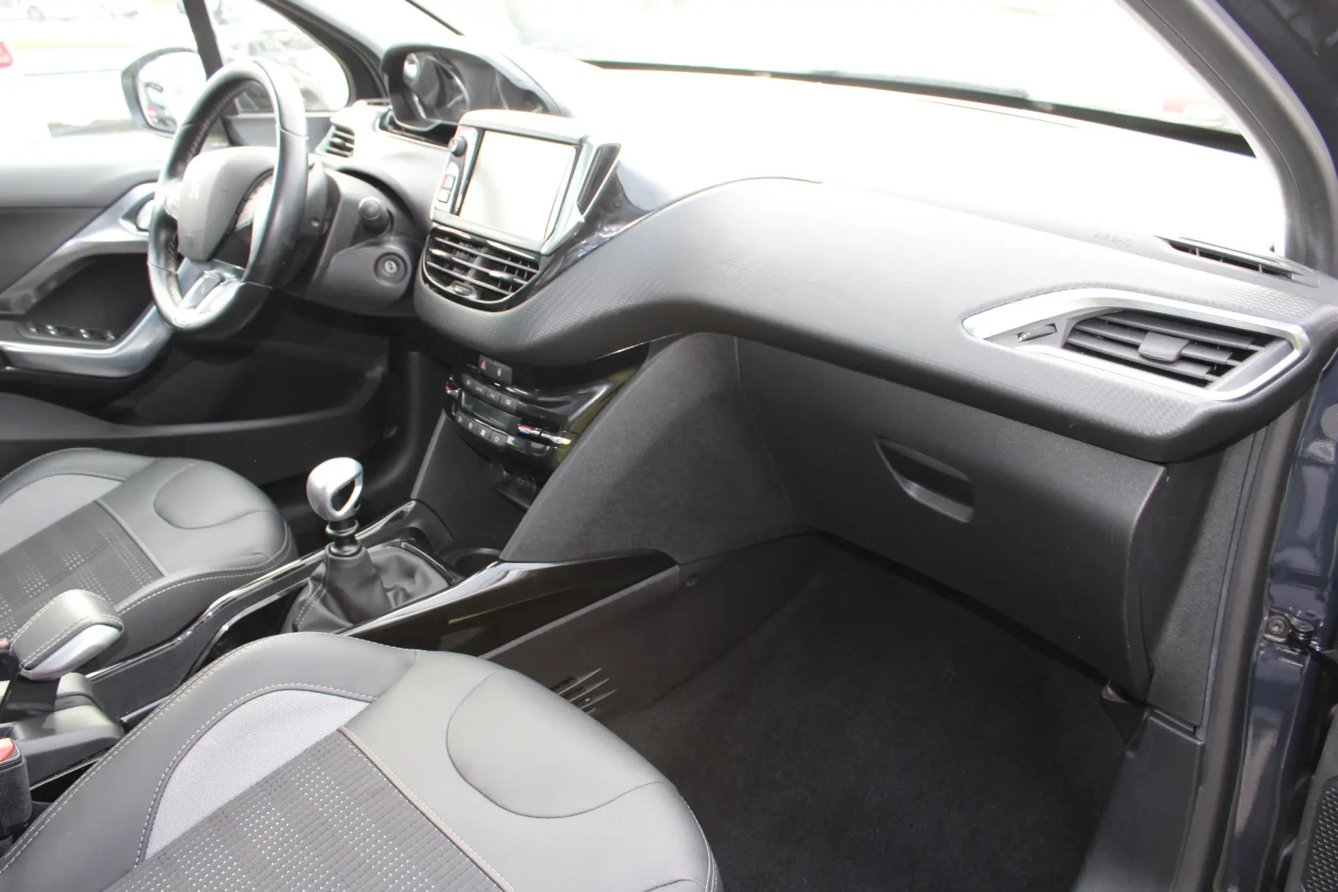 Peugeot 2008 PureTechAllure 22