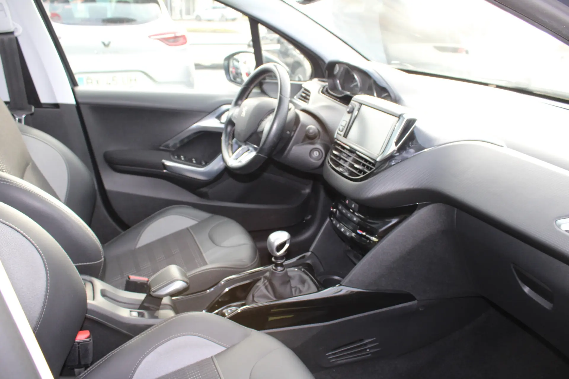Peugeot 2008 PureTechAllure 18