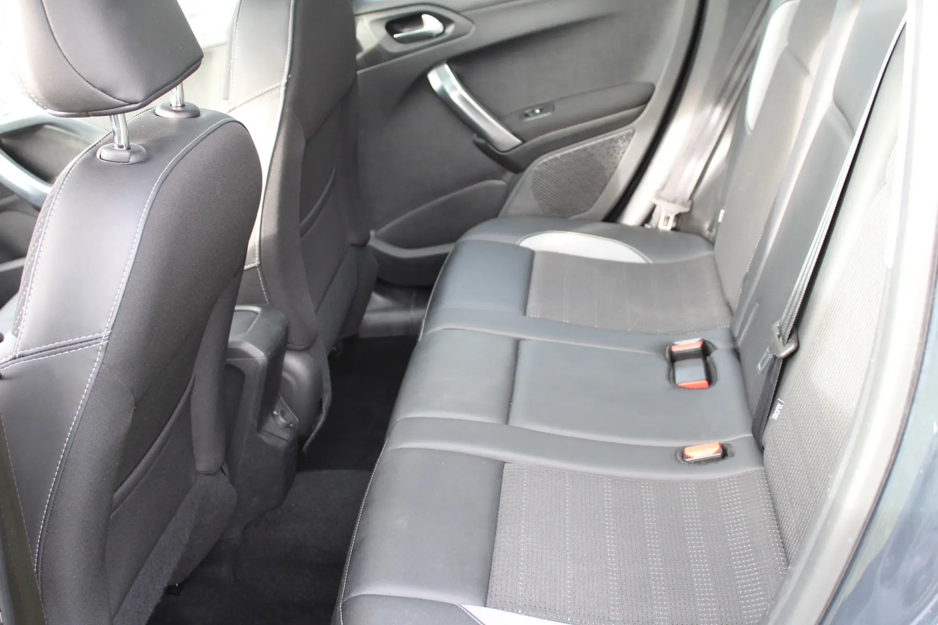 Peugeot 2008 PureTechAllure 15