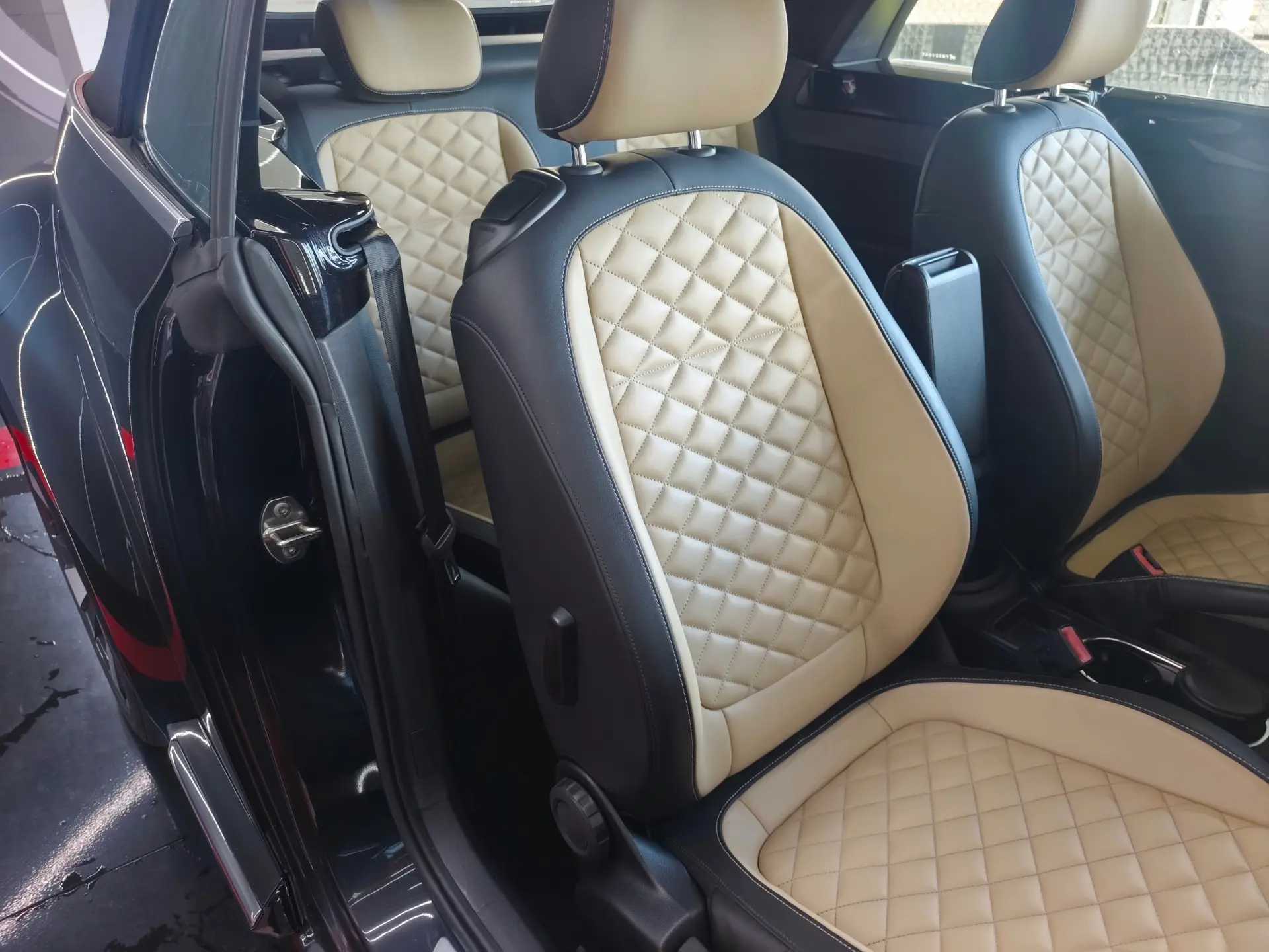 Volkswagen New Beetle Cabriolet ESSENCE 8