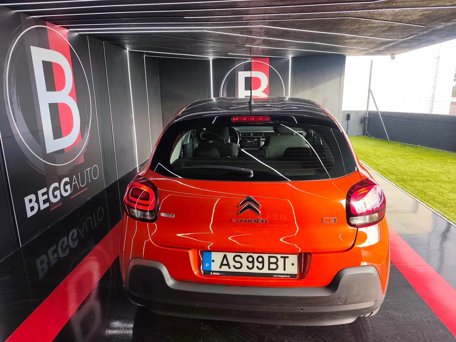 Citroen C3 1.2 PureTech Shine EAT6 8