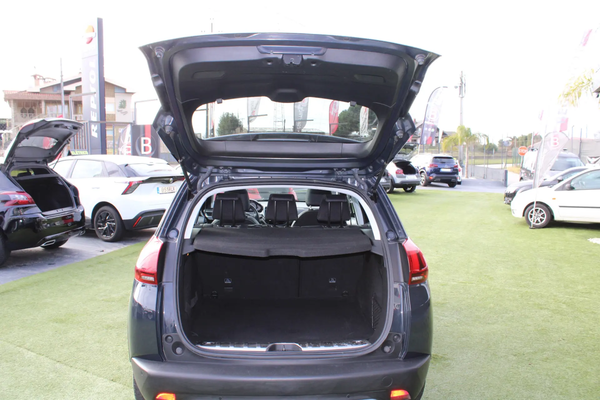 Peugeot 2008 PureTechAllure 10