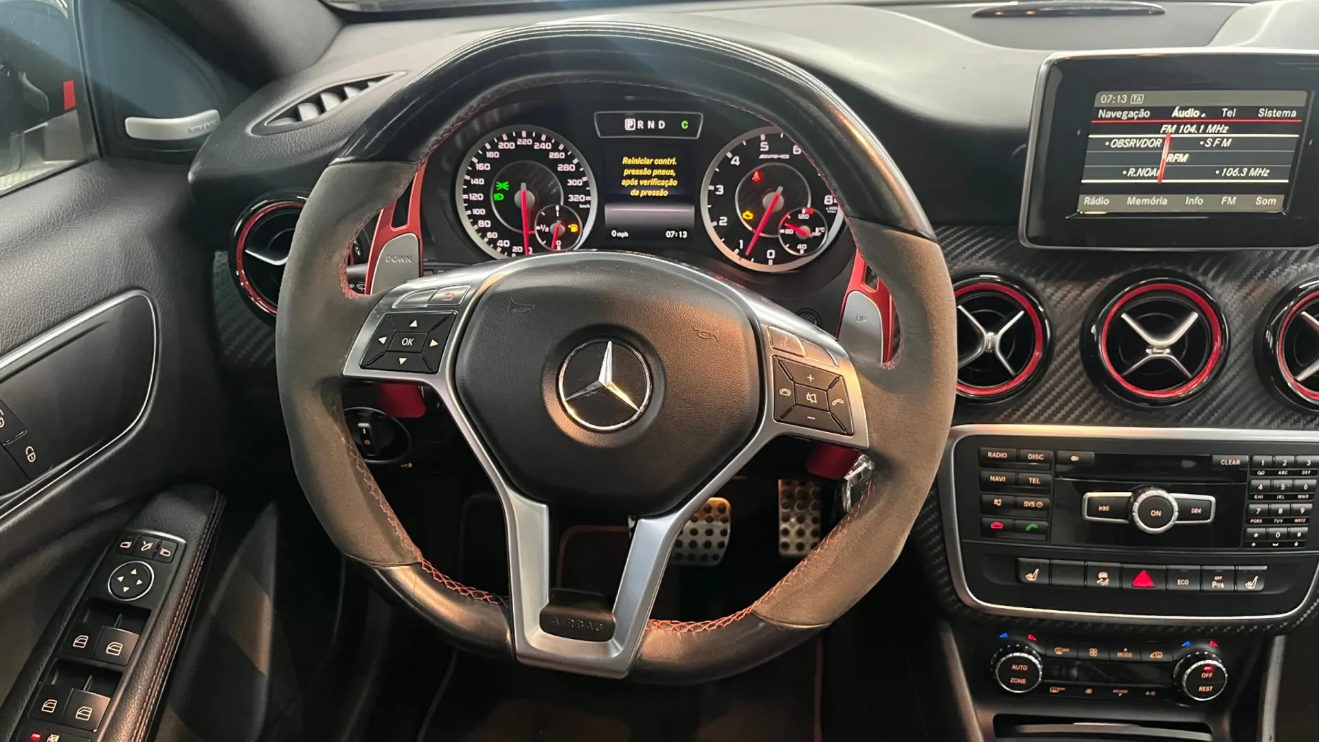 Mercedes-Benz A 45 AMG 4-Matic 9