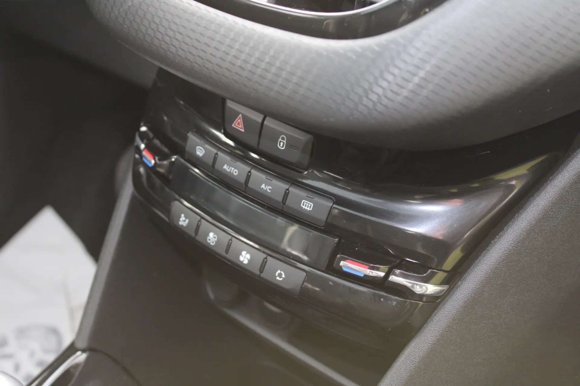 Peugeot 2008 PureTechAllure 21