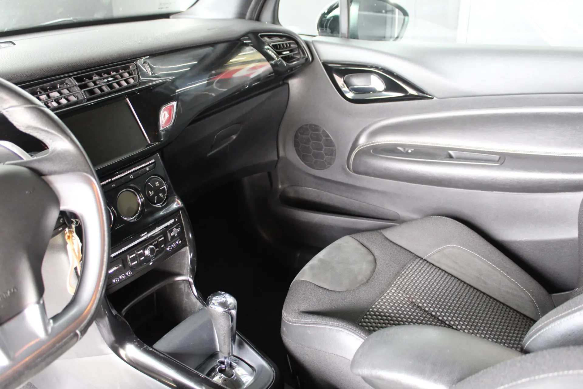 Citroen DS3 1.6 e-HDi So Chic ETG6 21