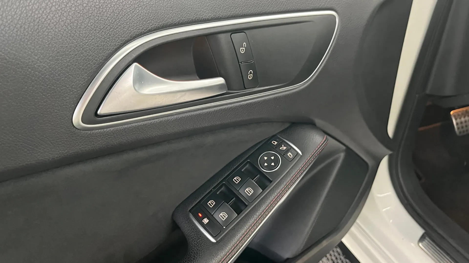 Mercedes-Benz A 45 AMG 4-Matic 16