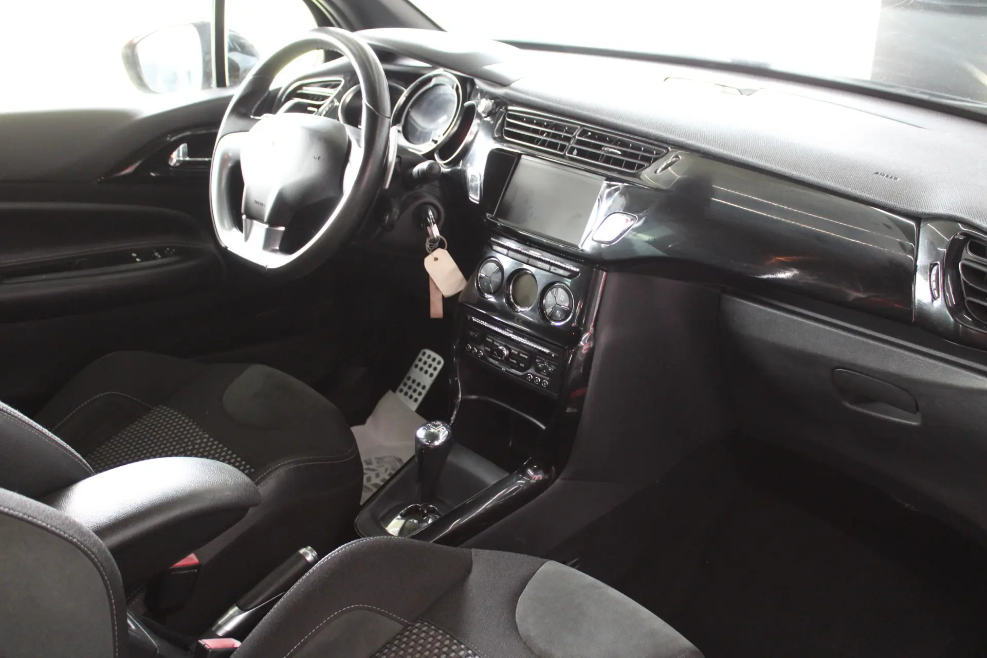 Citroen DS3 1.6 e-HDi So Chic ETG6 29