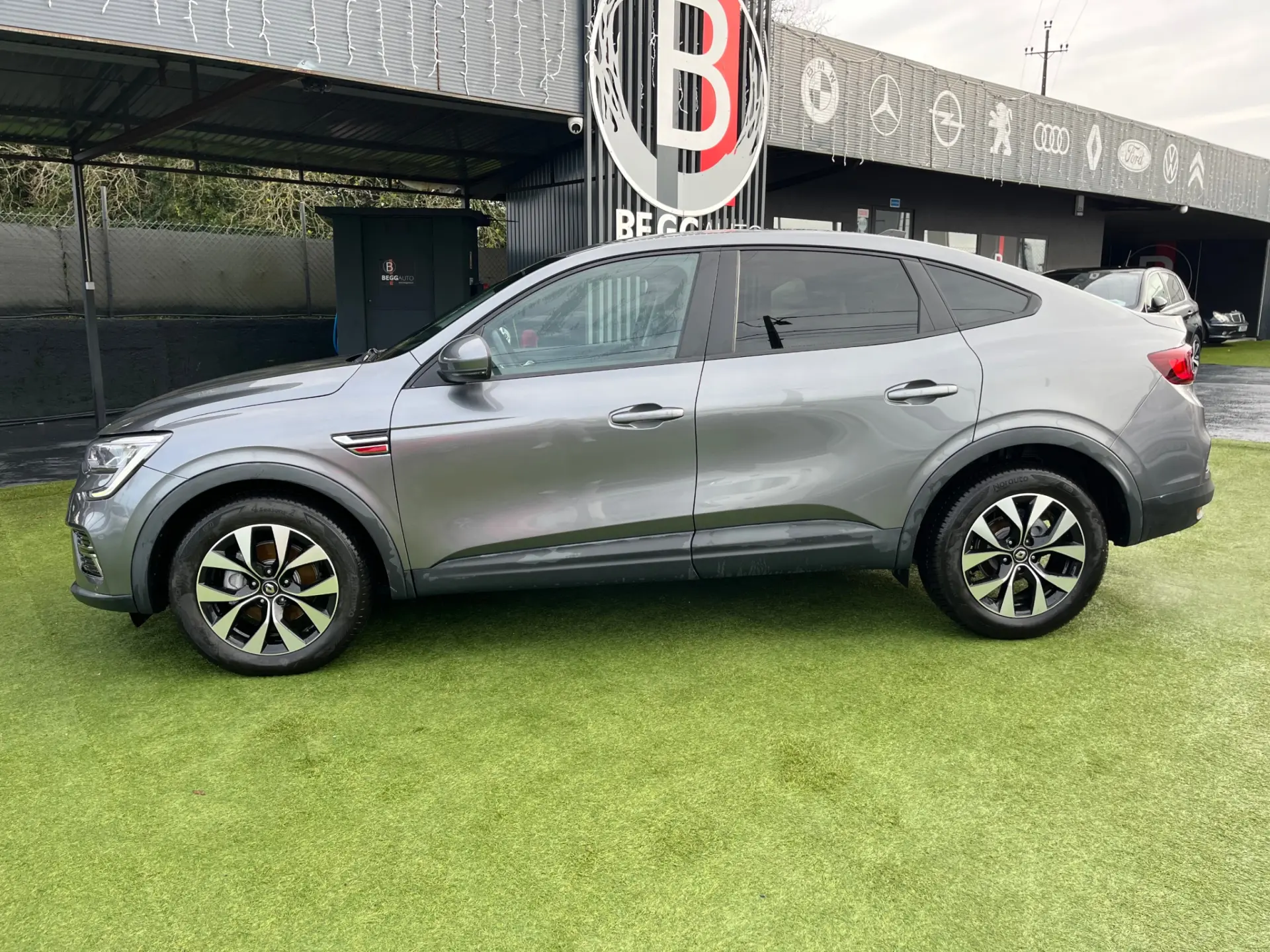 Renault Arkana Full Hybrid E-TECH 8