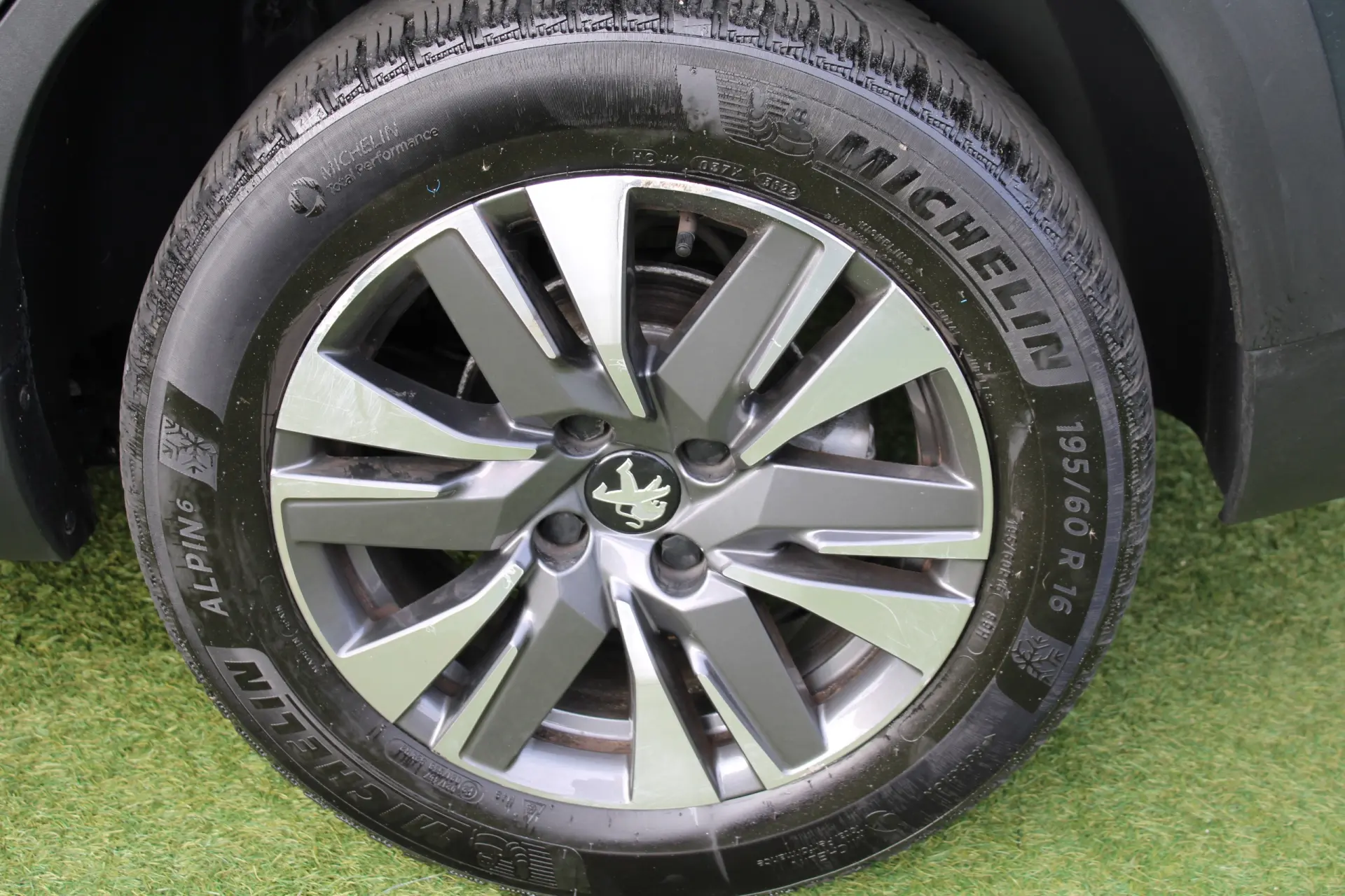 Peugeot 2008 PureTechAllure 36