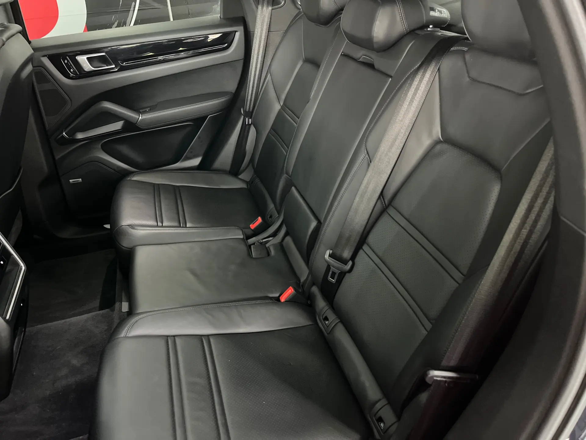 Porsche Cayenne Coupé E-Hybrid 38