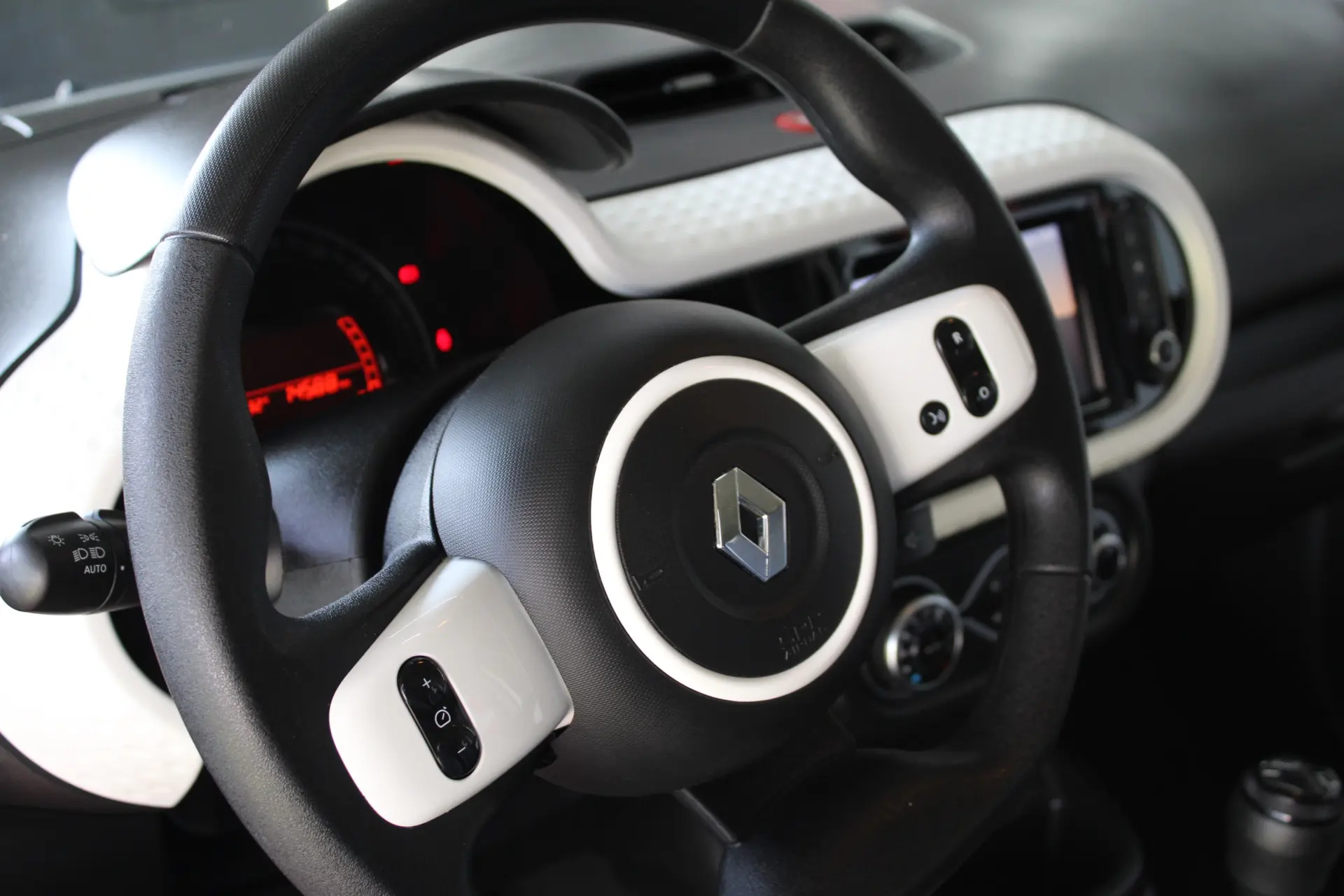 Renault Twingo 1.0 SCe Intens 15