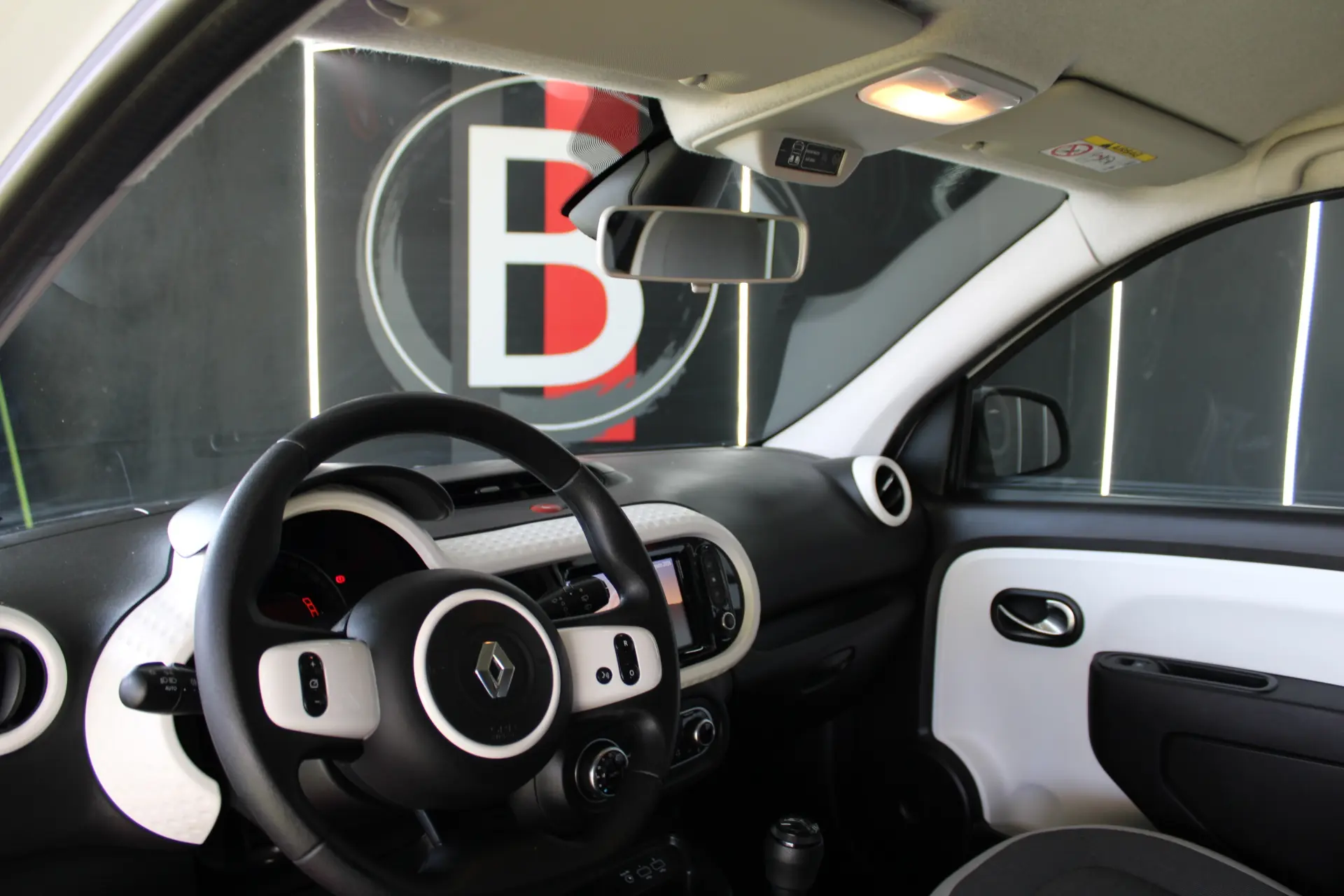 Renault Twingo 1.0 SCe Intens 21