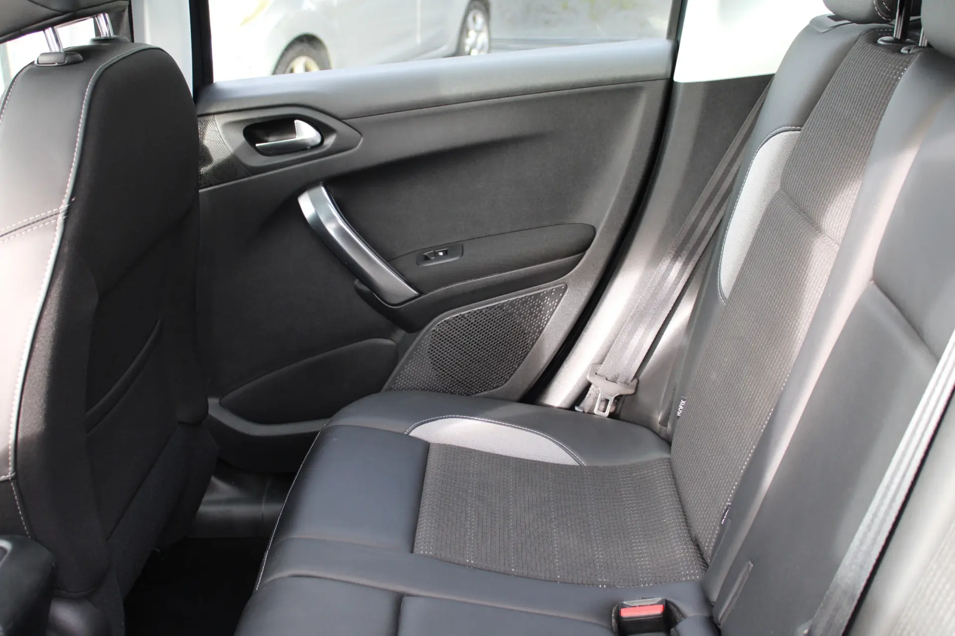 Peugeot 2008 PureTechAllure 16