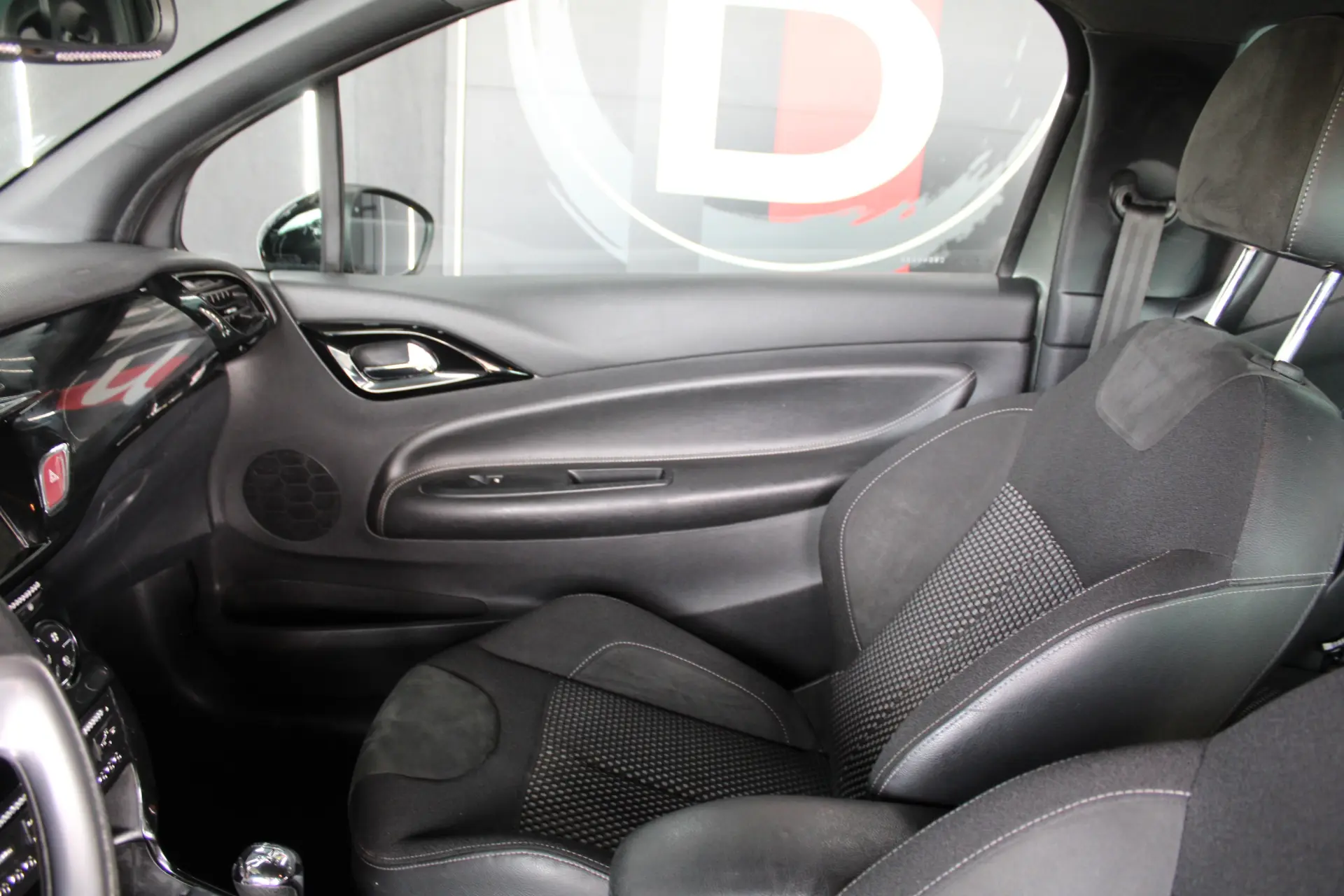 Citroen DS3 1.6 e-HDi So Chic ETG6 23