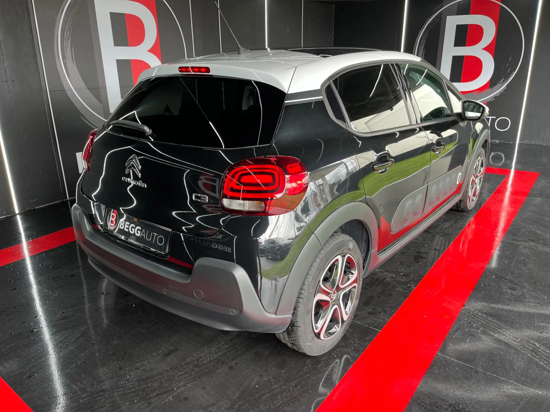 Citroen C3 1.2 PureTech Shine 12
