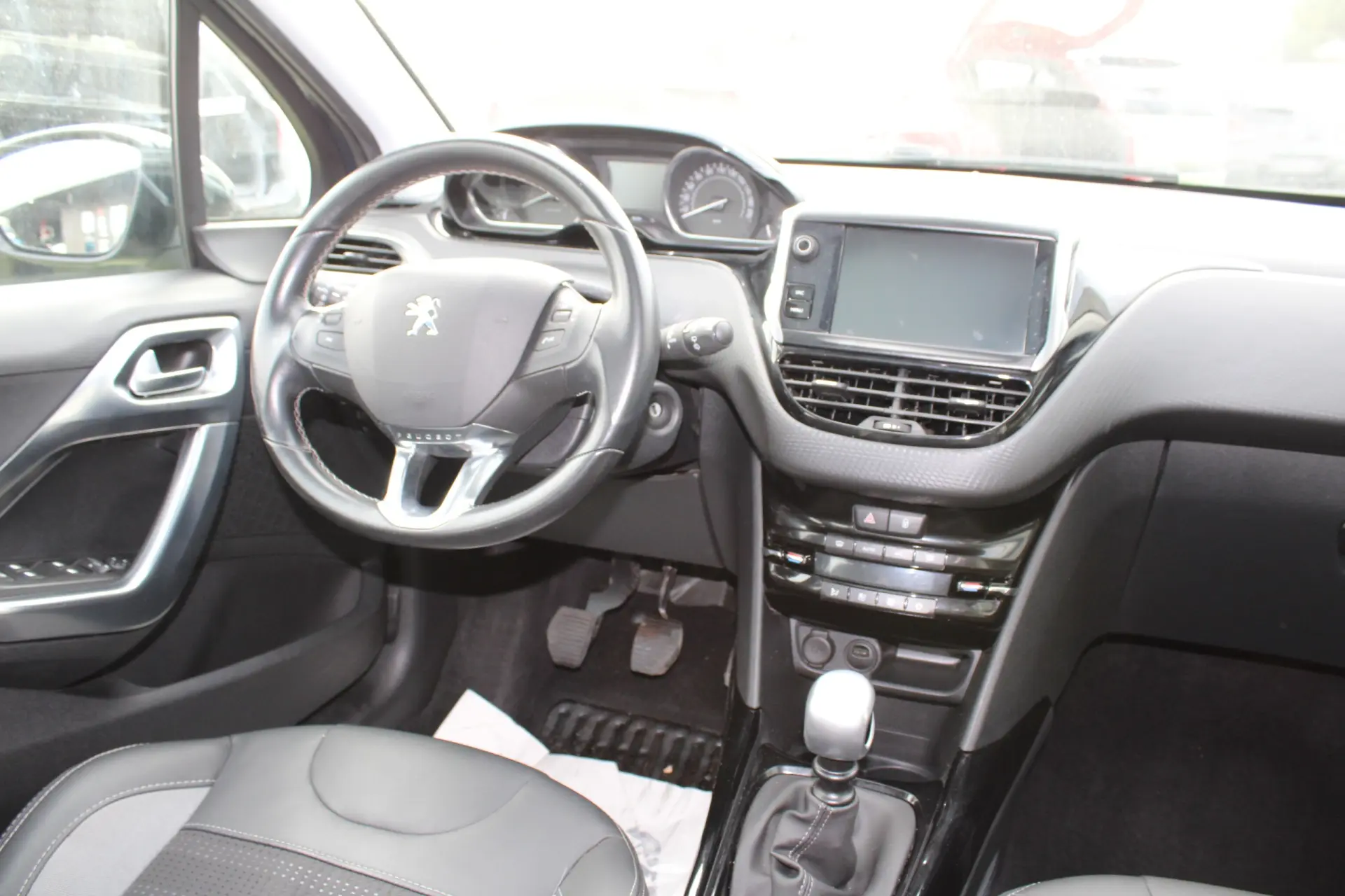 Peugeot 2008 PureTechAllure 27