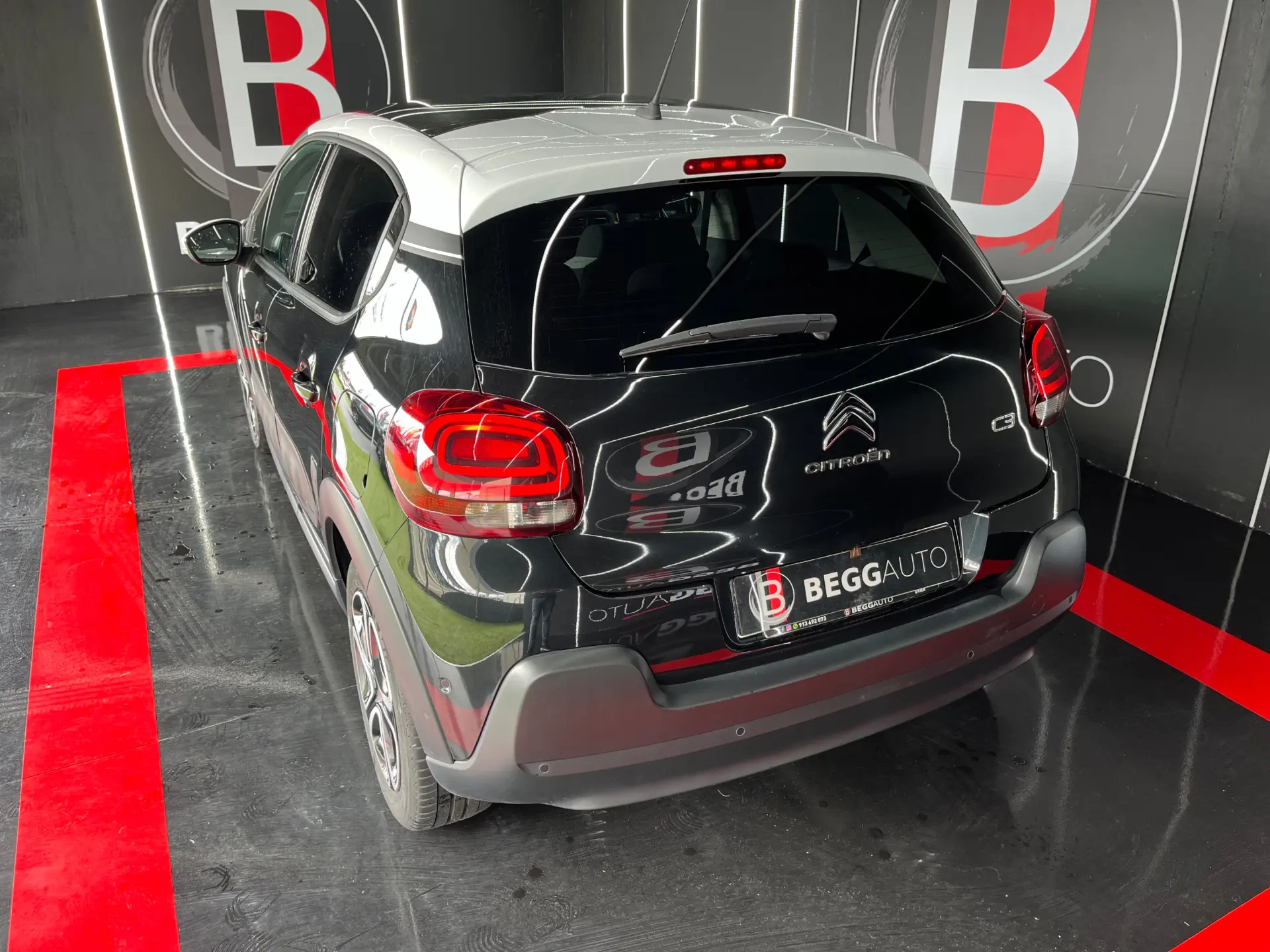 Citroen C3 1.2 PureTech Shine 10