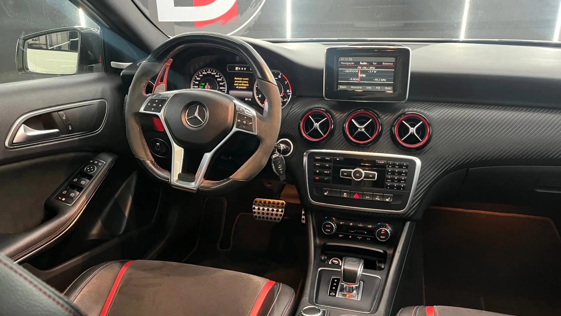 Mercedes-Benz A 45 AMG 4-Matic 10