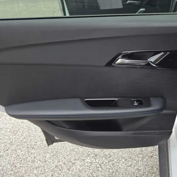 MG MG4 64 KW Luxury 17