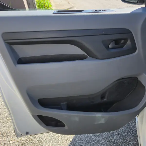 Citroen e-Jumpy Longa (50-kWh) 7
