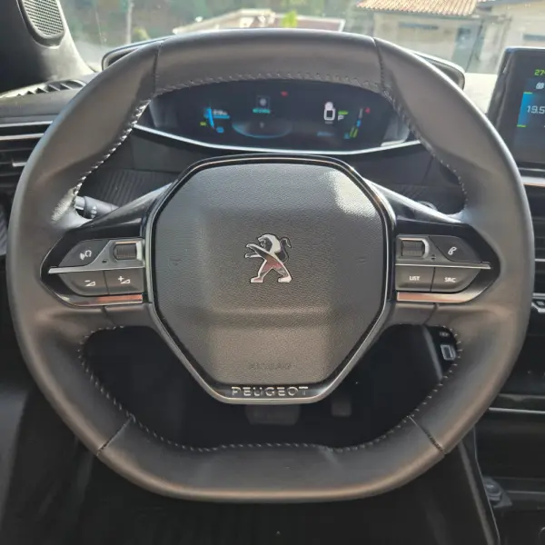 Peugeot e-2008 50 kWh Allure Pack 10