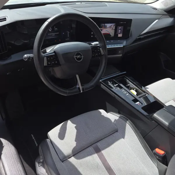 Opel Astra Business Elegance 8