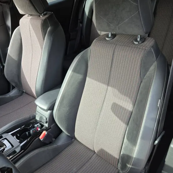DS DS3 Crossback E-TENSE PERFORMANCE LINE 8