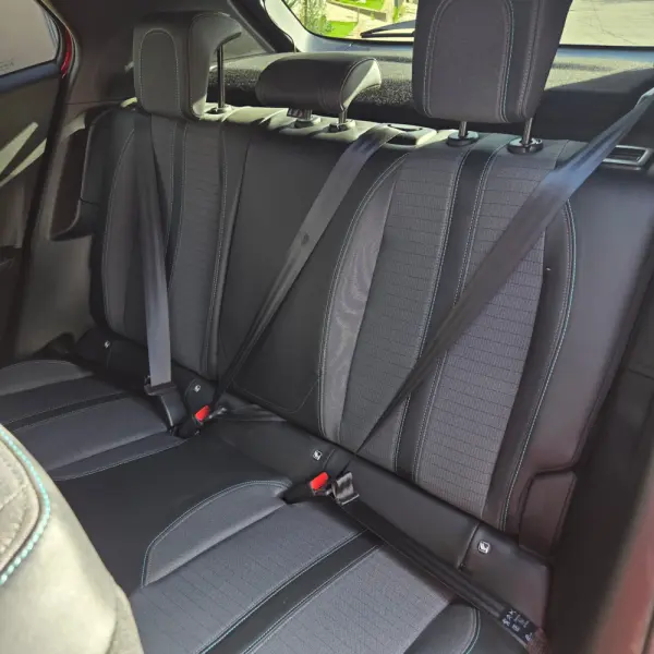 Peugeot e-2008 50 kWh Allure Pack 27