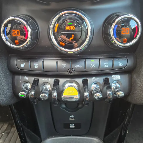 MINI 3 Portas Cooper SE Premium P. Resolute Edition 27