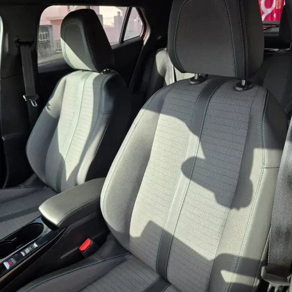 Peugeot e-2008 50 kWh Allure Pack 9