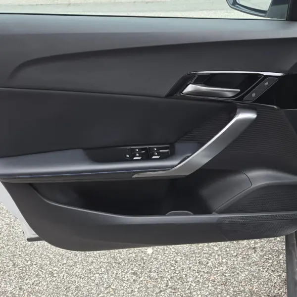 MG MG4 64 KW Luxury 8